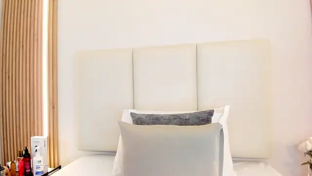 sunnyWhitee online show from 05-04-26, 07:17