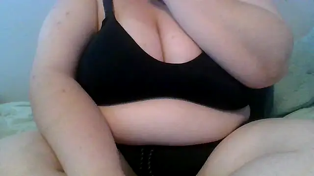 Snapshot of sarahcakes223 chatting on 07-24-26, 09:00 sarahcakes223 online show from 07-24-26, 09:00