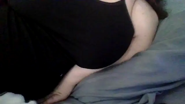 Snapshot of sarahcakes223 chatting on 05-31-26, 11:49 sarahcakes223 online show from 05-31-26, 11:49