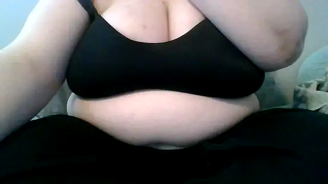 Snapshot of sarahcakes223 chatting on 04-30-26, 10:36 sarahcakes223 online show from 04-30-26, 10:36