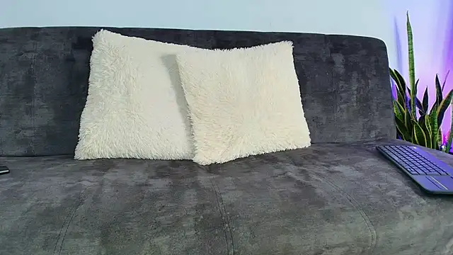 IsaXander743 online show from 11-14-25, 02:21