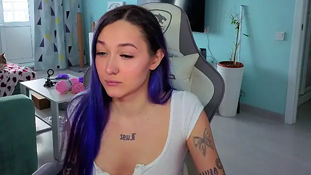 Snapshot of Im_suka chatting on 03-04-26, 04:42 Im suka online show from 03-04-26, 04:42