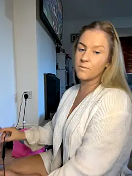 Charleigh xx online show from 11-06-25, 08:40