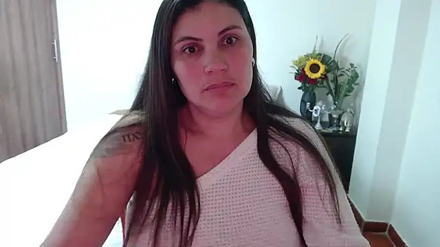 Snapshot of Secret_Bella chatting on 09-23-25, 10:55 Secret Bella online show from 09-23-25, 10:55