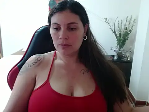 Snapshot of Secret_Bella chatting on 10-05-25, 01:46 Secret Bella online show from 10-05-25, 01:46