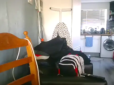 Snapshot of hefin18 chatting on 02-07-25, 12:17 hefin18 online show from 02-07-25, 12:17