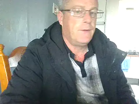 Snapshot of hefin18 chatting on 02-11-25, 11:53 hefin18 online show from 02-11-25, 11:53