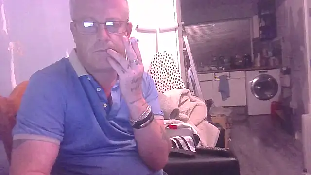 Snapshot of hefin18 chatting on 10-02-25, 08:12 hefin18 online show from 10-02-25, 08:12