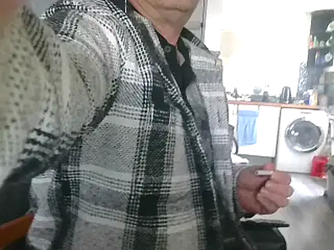 Snapshot of hefin18 chatting on 01-28-25, 11:49 hefin18 online show from 01-28-25, 11:49