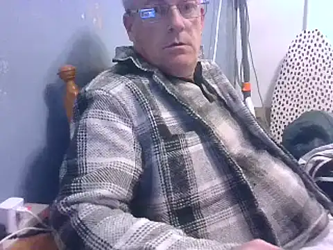 Snapshot of hefin18 chatting on 02-12-25, 05:48 hefin18 online show from 02-12-25, 05:48