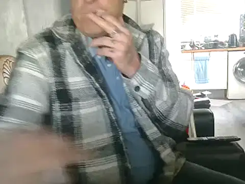 Snapshot of hefin18 chatting on 02-04-25, 02:43 hefin18 online show from 02-04-25, 02:43