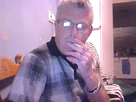 Snapshot of hefin18 chatting on 02-12-25, 08:50 hefin18 online show from 02-12-25, 08:50