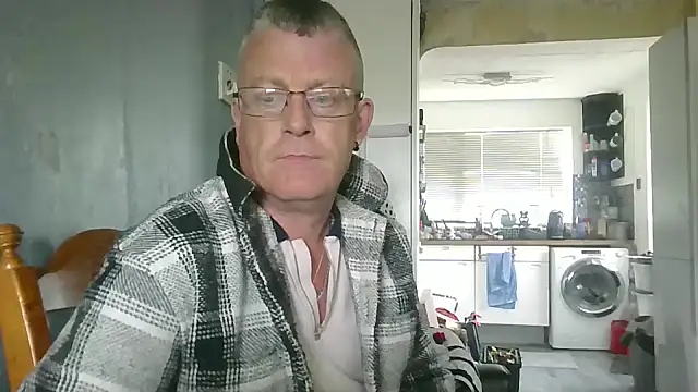 Snapshot of hefin18 chatting on 02-17-25, 01:11 hefin18 online show from 02-17-25, 01:11