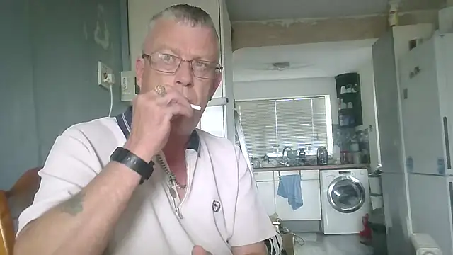 Snapshot of hefin18 chatting on 09-13-25, 11:43 hefin18 online show from 09-13-25, 11:43