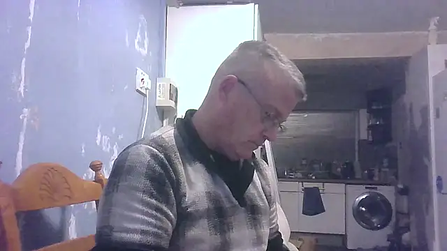 Snapshot of hefin18 chatting on 12-03-25, 09:58 hefin18 online show from 12-03-25, 09:58