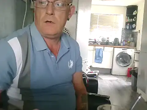 Snapshot of hefin18 chatting on 02-15-25, 02:11 hefin18 online show from 02-15-25, 02:11