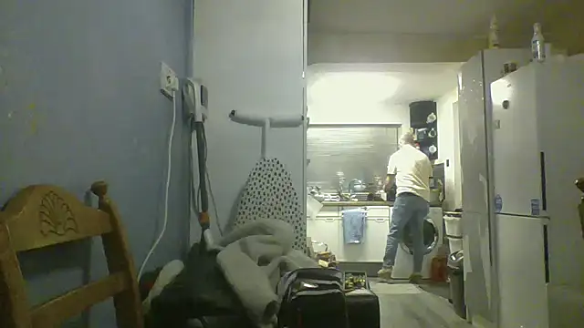 Snapshot of hefin18 chatting on 03-12-25, 10:07 hefin18 online show from 03-12-25, 10:07