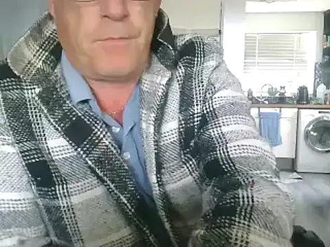 Snapshot of hefin18 chatting on 01-27-25, 12:37 hefin18 online show from 01-27-25, 12:37