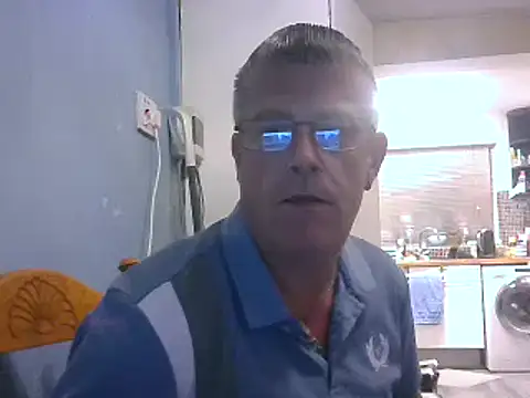 Snapshot of hefin18 chatting on 02-06-25, 11:15 hefin18 online show from 02-06-25, 11:15