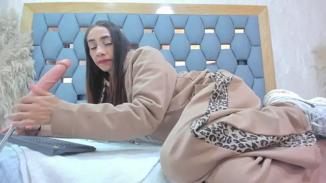 Snapshot of crystal_sm chatting on 03-12-26, 03:12 crystal sm online show from 03-12-26, 03:12