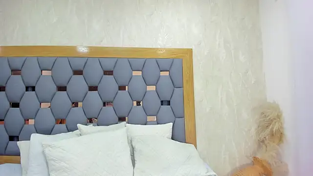 Snapshot of crystal_sm chatting on 06-12-26, 04:54 crystal sm online show from 06-12-26, 04:54