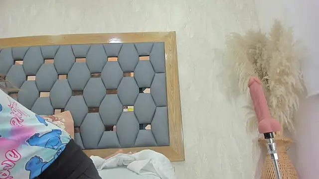 crystal sm online show from 11-30-25, 03:07