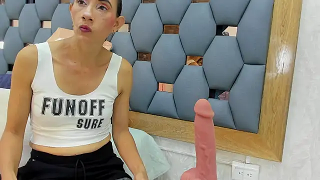 crystal sm online show from 12-04-25, 03:16