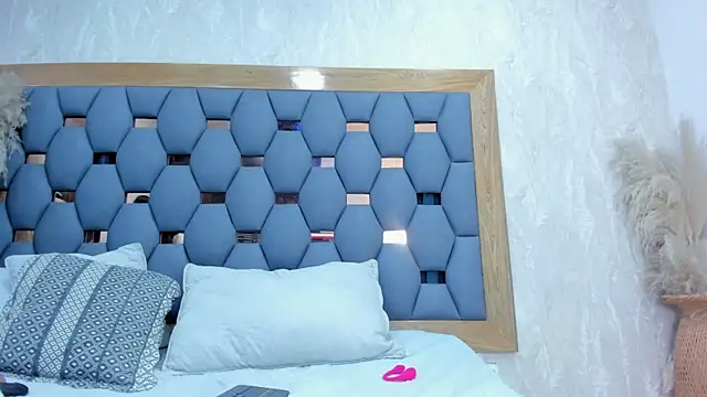 Snapshot of crystal_sm chatting on 04-07-26, 03:08 crystal sm online show from 04-07-26, 03:08