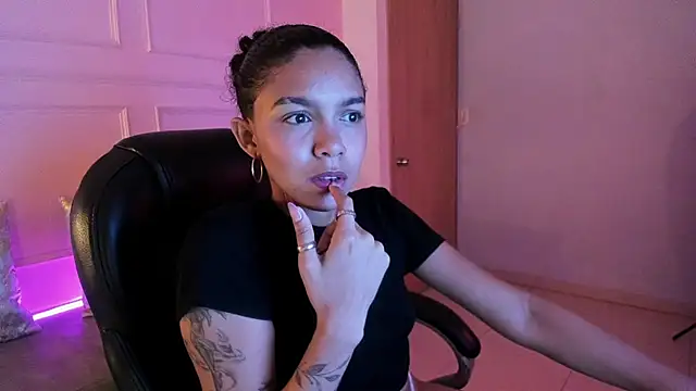 Snapshot of aitana_kahlo chatting on 02-02-26, 08:08 aitana kahlo online show from 02-02-26, 08:08