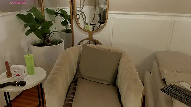 Snapshot of Skyyle_ chatting on 06-14-26, 06:31 Skyyle online show from 06-14-26, 06:31