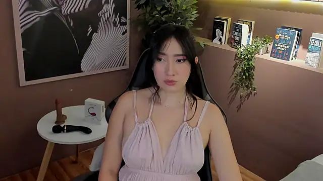 Snapshot of Skyyle_ chatting on 07-17-26, 12:57 Skyyle online show from 07-17-26, 12:57