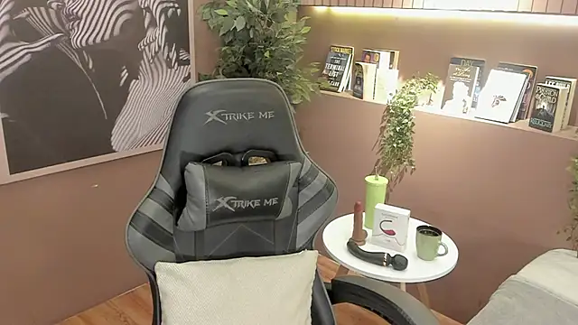 Snapshot of Skyyle_ chatting on 05-30-26, 01:28 Skyyle online show from 05-30-26, 01:28