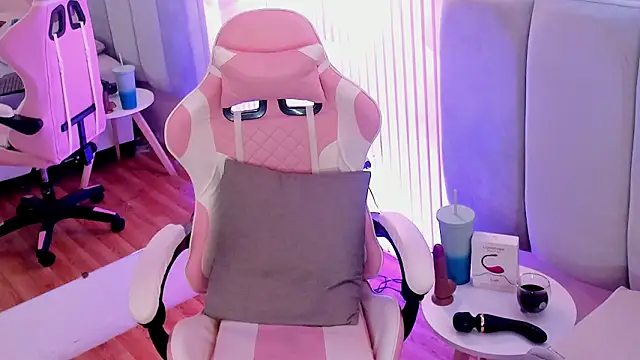 Skyyle  online show from 02-13-26, 01:33