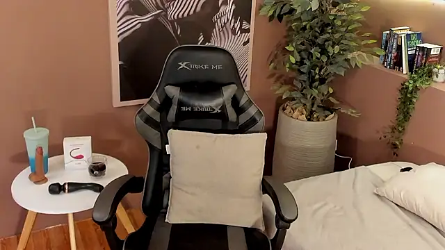 Skyyle  online show from 02-14-26, 01:22