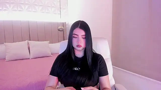 Snapshot of Sweety_Nicole_ chatting on 05-14-26, 02:25 Sweety Nicole online show from 05-14-26, 02:25