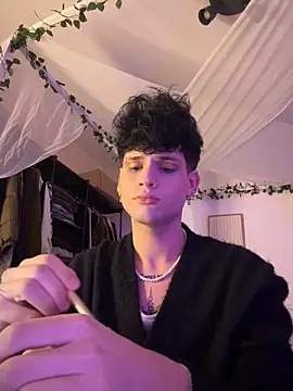 tyler boo online show from 12-22-25, 08:31