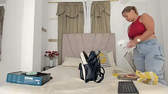 Lady miss    online show from 09-26-25, 12:34