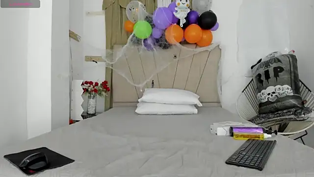 Lady miss    online show from 10-17-25, 12:07