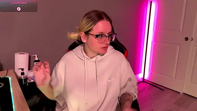 Charlies world online show from 11-21-25, 09:14