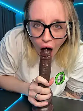 Snapshot of Charlies_world chatting on 02-20-26, 06:19 Charlies world online show from 02-20-26, 06:19