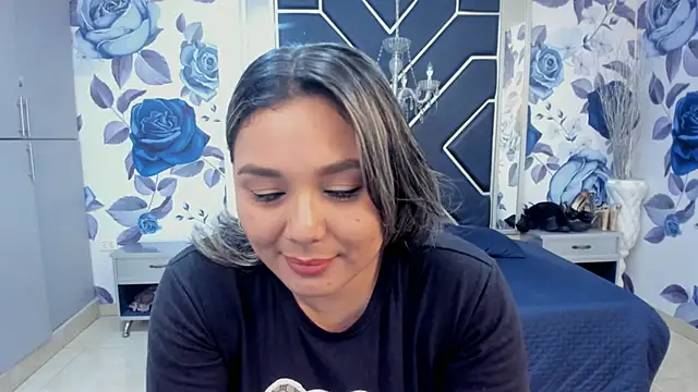 LatinaHoleQueen online show from 10-03-25, 03:57