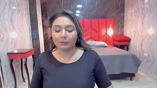 LatinaHoleQueen online show from 12-05-25, 04:16