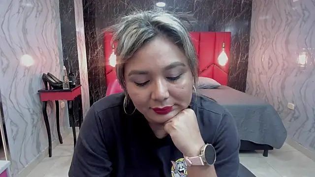 LatinaHoleQueen online show from 06-19-26, 03:29