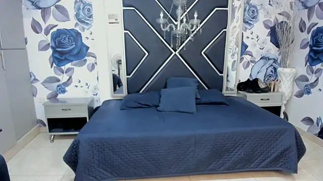 LatinaHoleQueen online show from 09-09-25, 02:15