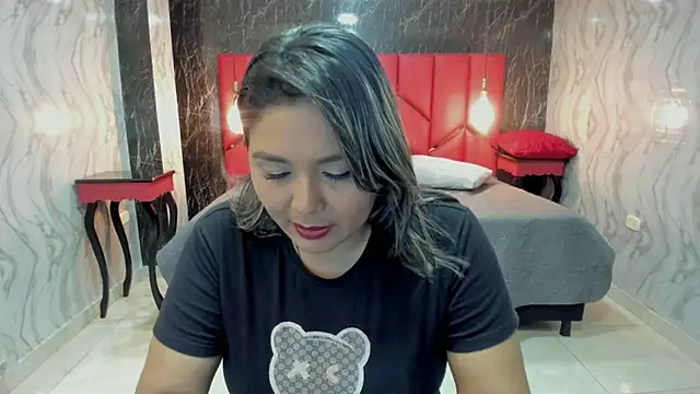 LatinaHoleQueen online show from 11-29-25, 02:39