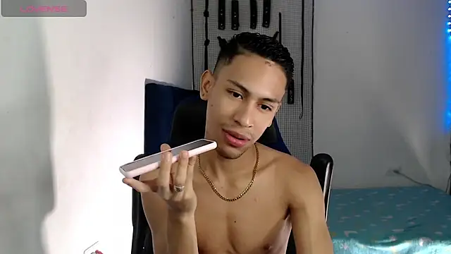 dylan apol0 online show from 11-07-25, 04:17