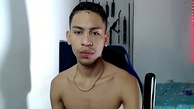 Snapshot of dylan_apol0 chatting on 10-17-25, 05:11 dylan apol0 online show from 10-17-25, 05:11