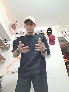 Ethanho0t online show from 10-31-25, 06:43