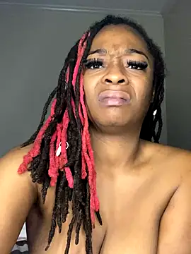 Snapshot of Sunflower_Synns chatting on 10-30-25, 12:58 Sunflower Synns online show from 10-30-25, 12:58