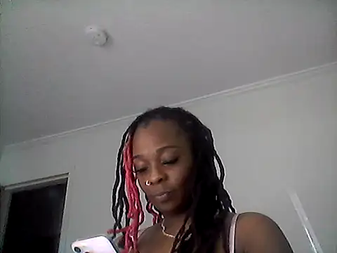 Snapshot of Sunflower_Synns chatting on 10-17-25, 06:53 Sunflower Synns online show from 10-17-25, 06:53